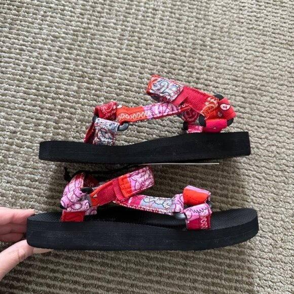 Arizona Love Trekky Quilt Sandals in Bandana Quilt - Picture 5 of 6